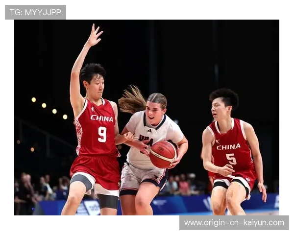 女篮队用团队传切撕裂对方防线