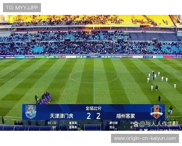 球队在关键比赛中凭借防守反击实现逆转,防守球员被进攻队员超越时,应该采用 步伐来追赶 球队在关键比赛中凭借防守反击实现逆转,防守球员被进攻队员超越时,应该采用 步伐来追赶