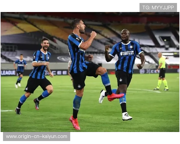 国米恰尔汗奥卢传控训练状态爆满:蓝黑军团的中场核心势不可挡 国米恰尔汗奥卢传控训练状态爆满:蓝黑军团的中场核心势不可挡