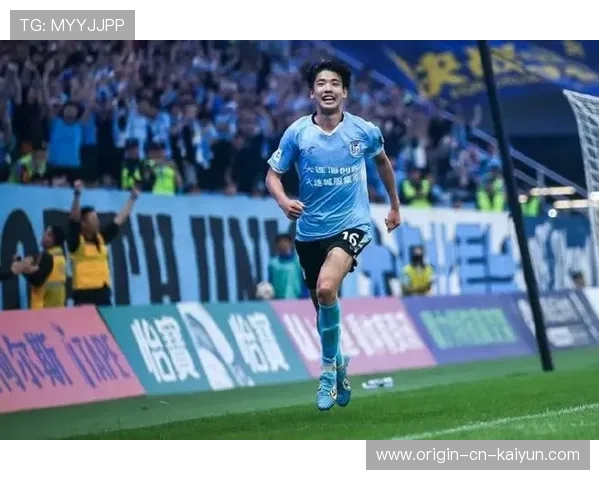 大连英博中场接应手非常活跃,使局面更加开放 大连英博中场接应手非常活跃,使局面更加开放